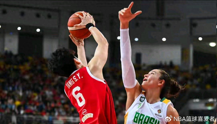 178体育直播-女篮内线“四大金刚”就位，可球该由谁来传？|外线|吉利金刚2代|中国女篮|张子宇|刘禹彤_新浪体育_新浪新闻